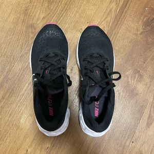 Women’s Nike Renew Size 8